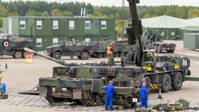 Réparation des chars allemands en Ukraine : Berlin menace de ne plus passer par la Pologne