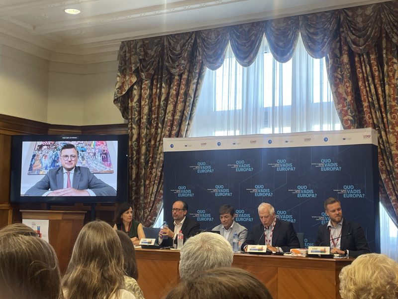 L’UE revient sur la lenteur du soutien à l’Ukraine et envisage des pourparlers de paix en septembre