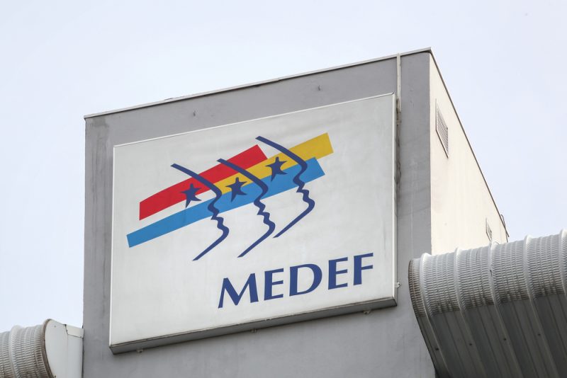 Halte au « délire normatif » européen, alerte le MEDEF