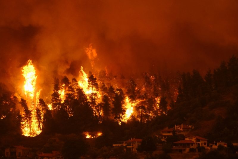 La Grèce est frappée par « le plus grand incendie jamais enregistré dans l’UE », déclare la Commission