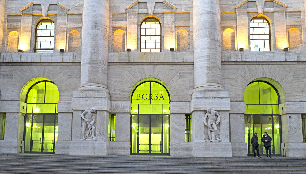 Milan,,Italy-january,29,,2016:,Illuminated,Palazzo,Mezzanotte,Building,,Italian,Stock