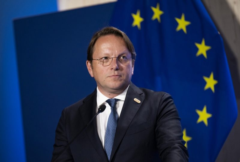 L’UE prépare des « propositions substantielles » sur l’élargissement en octobre, selon le commissaire en charge