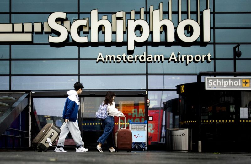 « Permis nature » pour un aéroport néerlandais : les défenseurs du climat et les agriculteurs indignés