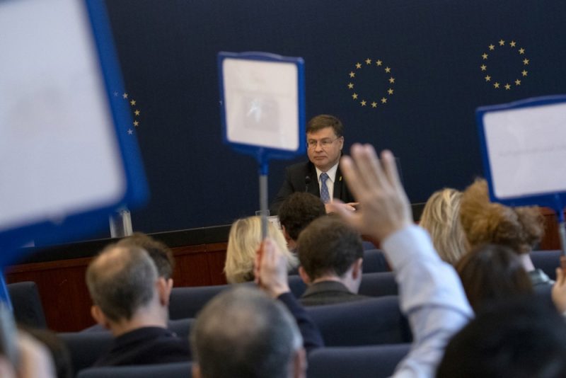 Valdis Dombrovskis : les lois de sécurité nationale chinoises pourraient avoir des « conséquences imprévues »