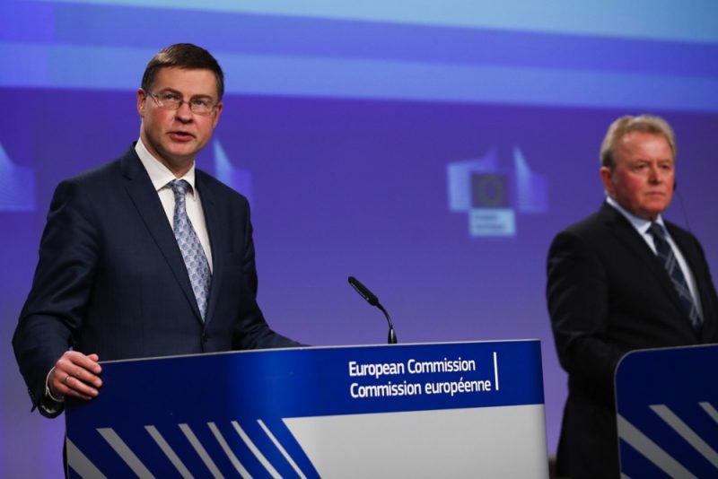 Céréales ukrainiennes : la Commission européenne toujours indécise, mais le temps presse