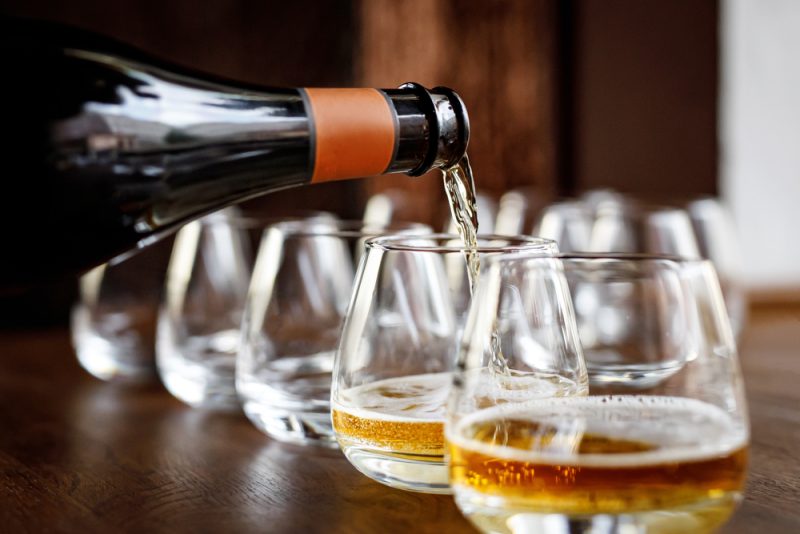 "Le cider n'est pas du cidre" : des eurodéputés interpellent la Commission pour défendre la boisson française