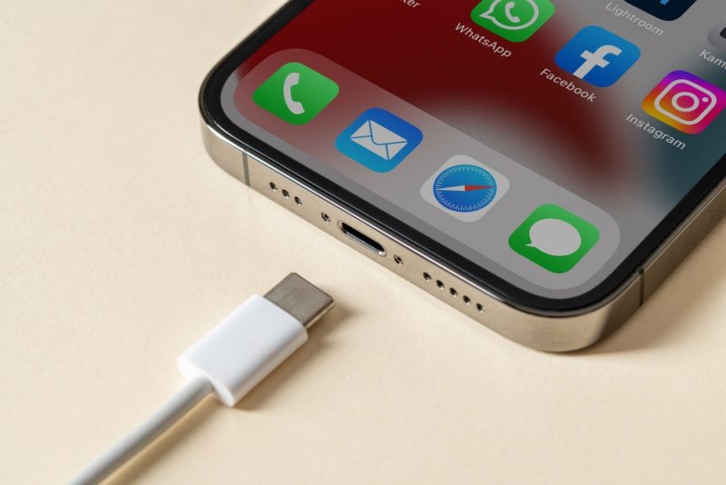 Apple cède et intègre le port de chargement universel requis par l'Europe