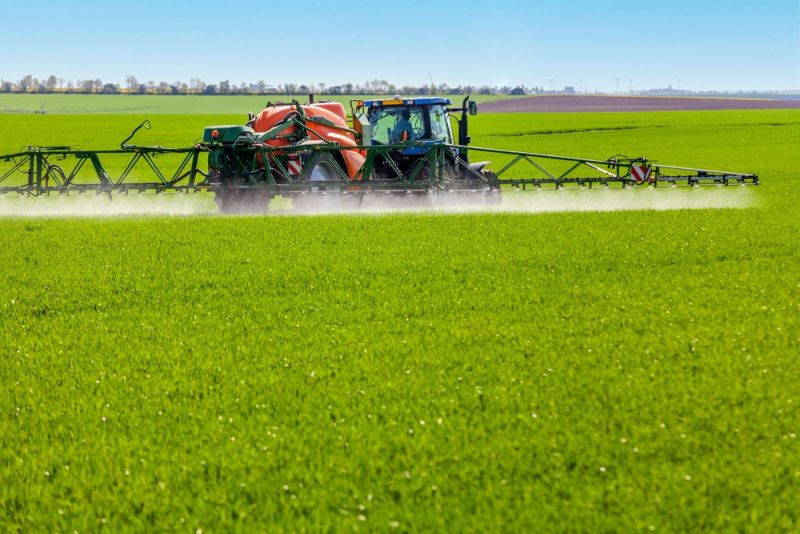 La Commission européenne veut réautoriser le glyphosate pour une période de 10 ans