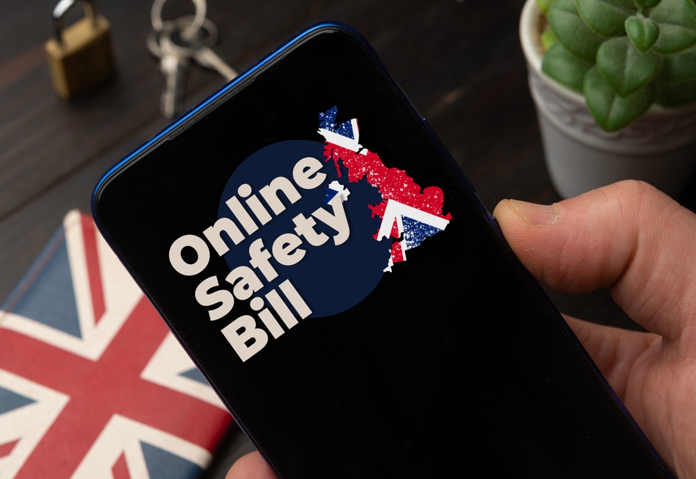 Online,Safety,Bill,(osb),Uk,Concept:,Man,Hold,A,Smartphone