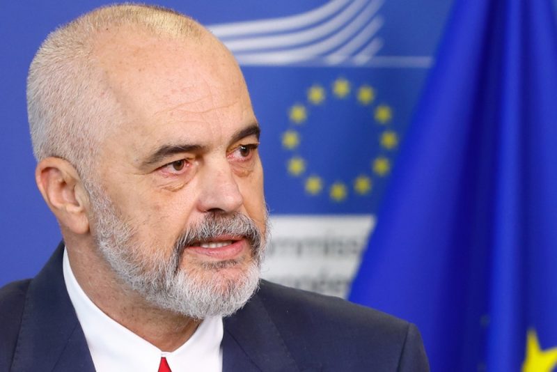 La Grèce fait pression sur l’Albanie pour trouver une solution à leur crise bilatérale