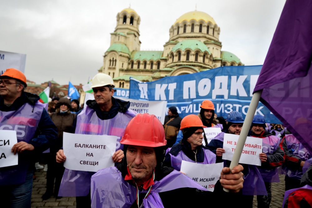 Bulgarian miners protest to keep coal plants running in Sofia