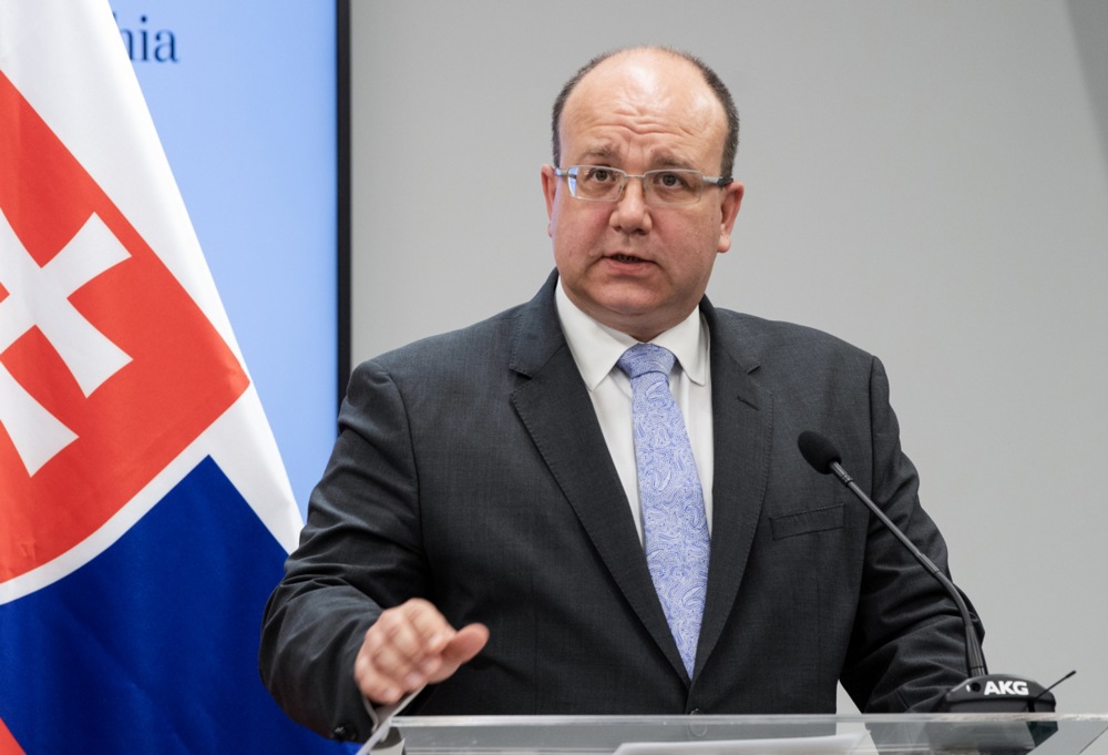 Foreign ministers of Austria, Slovakia and Czech Republic travel to Skopje on behalf of the EU