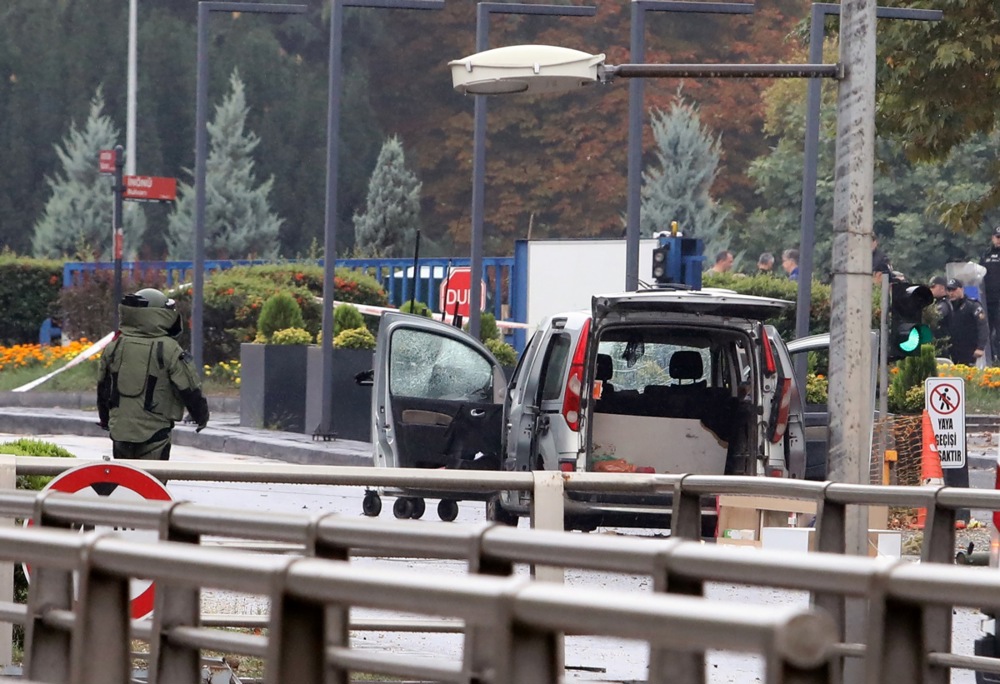 Two policemen injured in a suicide attack near Turkish Interior Ministry in Ankara