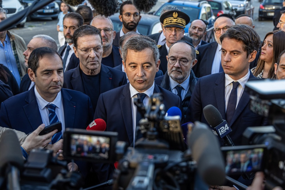 French Interior Minister visits a Jewish school in Sarcelles