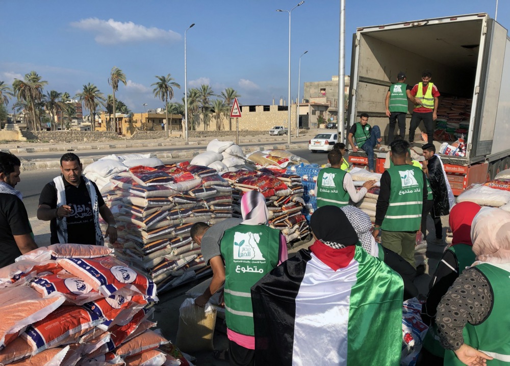 A blocked humanitarian aid convoy awaits green light to pass near Egypt&rsquo;s Gaza border