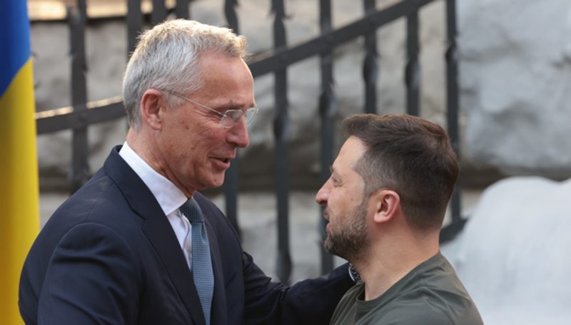 À l’OTAN, Volodymyr Zelensky insiste sur le renforcement de la défense aérienne