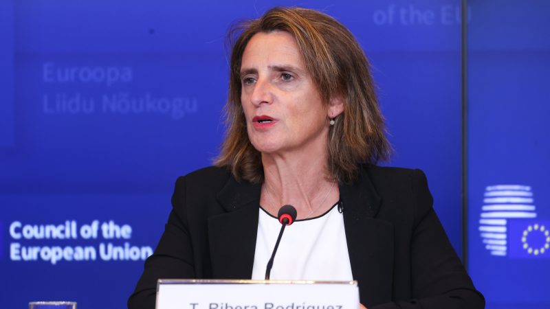 Teresa Ribera : la COP28 doit s’engager à atteindre le pic d’émissions et à interdire les nouvelles centrales au charbon