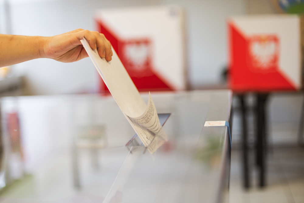 Throwing,A,Card,With,A,Vote,To,The,Ballot,Box