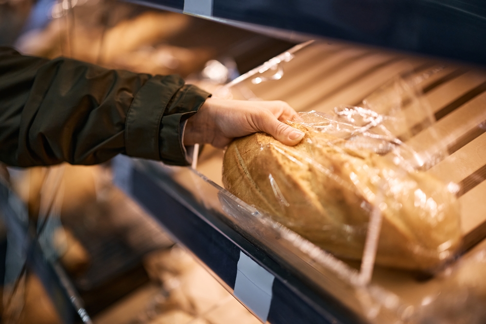 Close-up,Of,Woman,Buying,Bread,In,Supermarket.