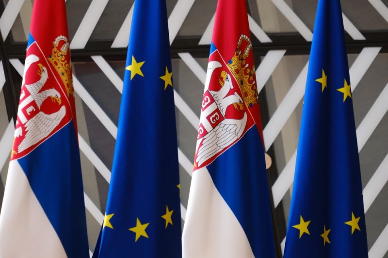 L’UE élabore des mesures à l’encontre de la Serbie et se penche sur son implication dans un attentat terroriste au Kosovo