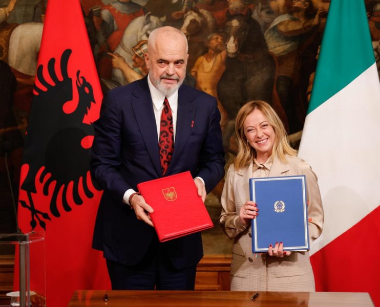 Accord migratoire Italie-Albanie : l’UE se montre prudente