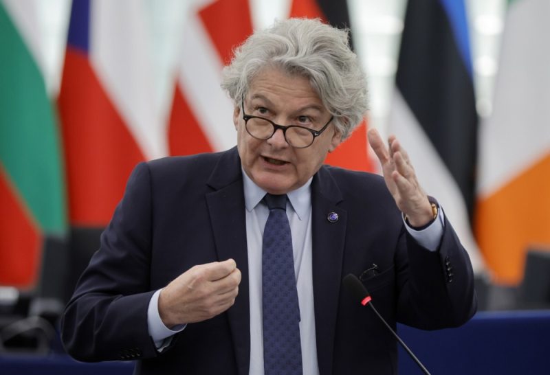 Les États membres doivent faire pression sur l’industrie de la défense pour aider l’Ukraine, selon Thierry Breton