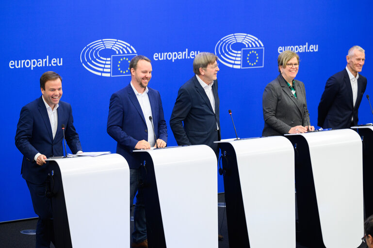 Traités de l’UE : le Parlement européen adopte ses propositions de réforme à une faible majorité