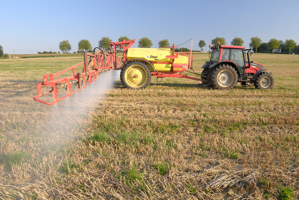Normandie,,France,,September,2007.,Tractor,Spreading,Round-up,(glyphosate),On,Wheat
