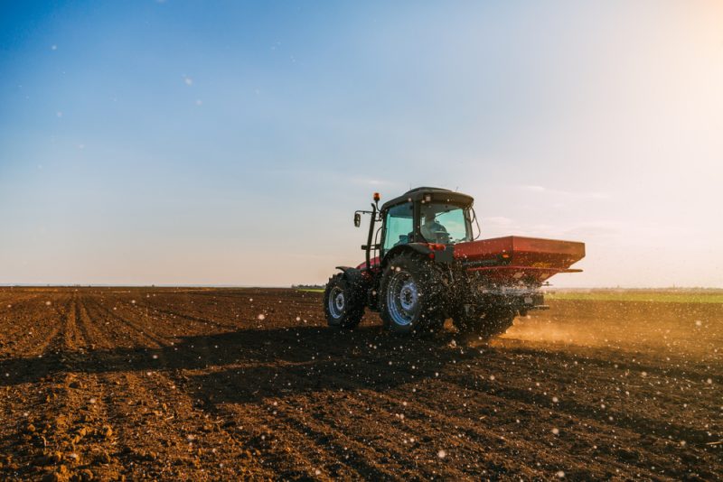 L'UE doit réduire d'un tiers l'utilisation d'engrais azotés pour concilier alimentation et environnement, selon une étude