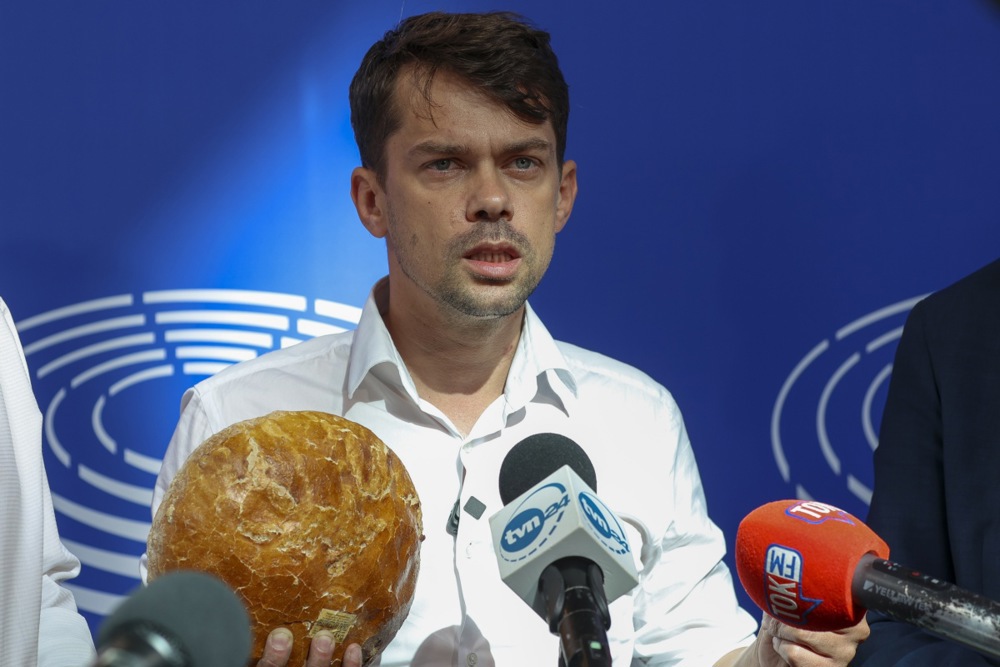 Poland asks EU for extention to embargo on imports of Ukrainian grain