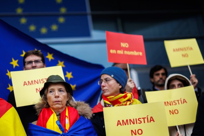Espagne : la future loi d’amnistie pour les séparatistes catalans pourrait violer le droit européen