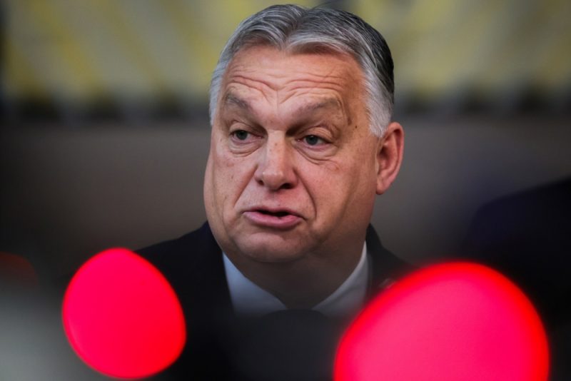 Au Parlement européen, la majorité des groupes politiques appellent Viktor Orbán à approuver l’aide à l’Ukraine
