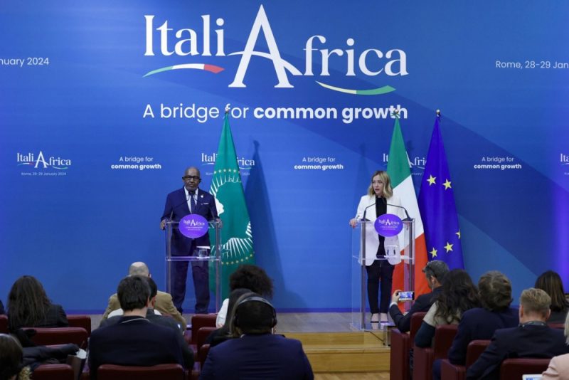 Giorgia Meloni s'engage à donner la priorité au développement de l'Afrique, lors d'un sommet à Rome