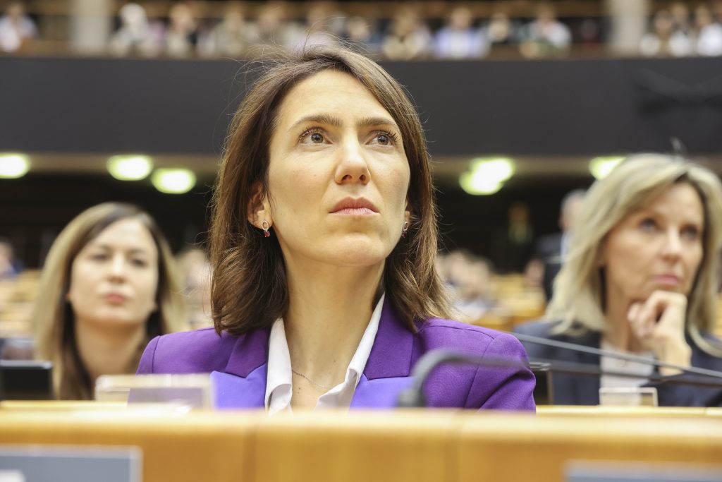 EP-162410A_Plenary_Holocaust