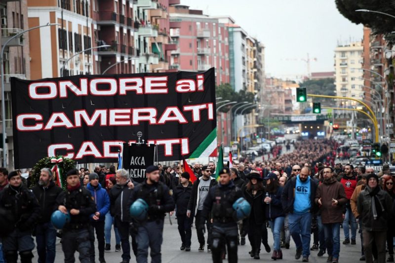 Giorgia Meloni sous pression pour dissoudre un groupe néofasciste, après un rassemblement géant à Rome
