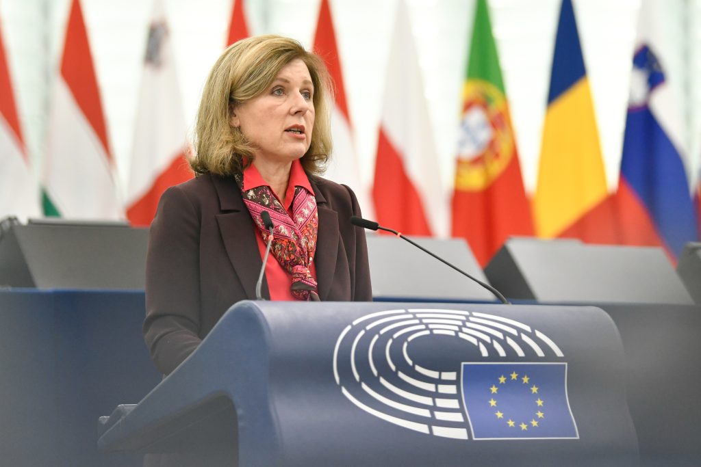 EP-161040G_Plenary_12_democracy