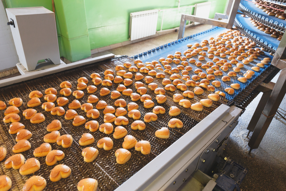 Pastry,On,Conveyor,Line,,Food,Production,Factory,,Close,Up.
