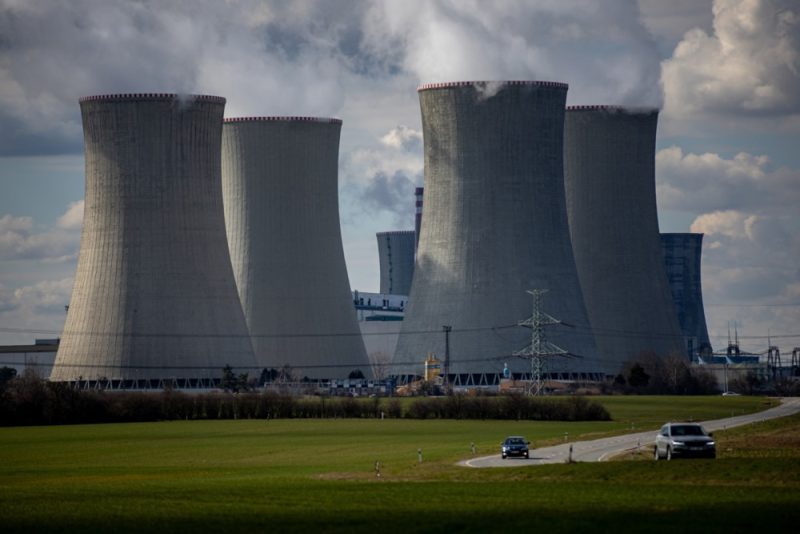 Nucléaire : la République tchèque élargit son appel d’offres à quatre réacteurs et exclut l’américain Westinghouse