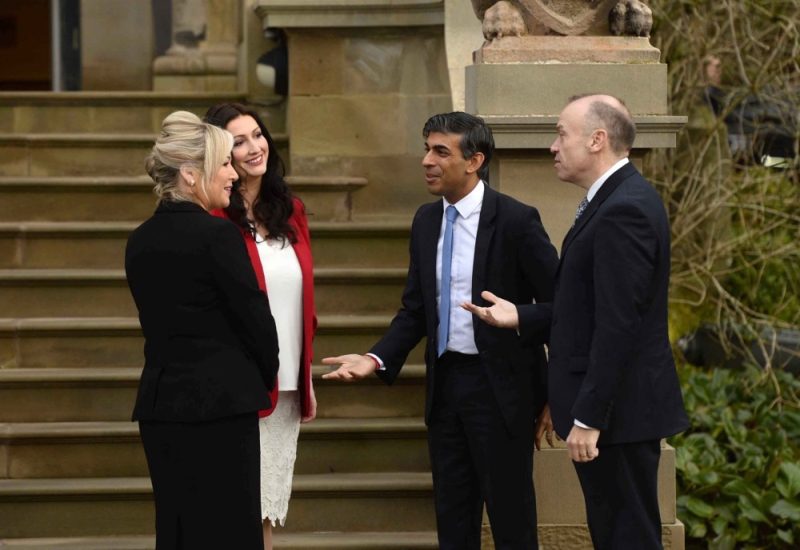Les Premiers ministres britannique et irlandais en Irlande du Nord après la fin du blocage politique