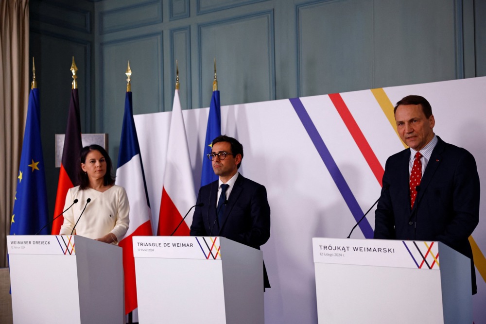 Foreign ministers from France, Germany and Poland meet near Paris