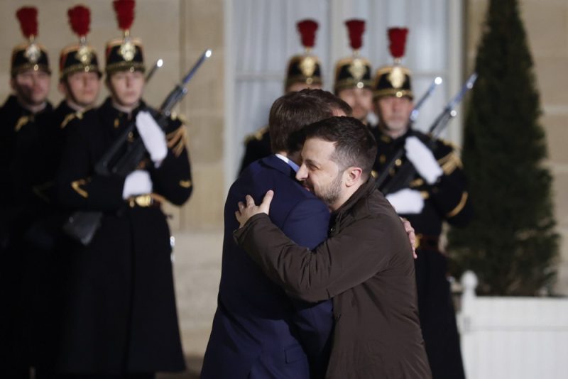 Macron espère finaliser son projet d’envoyer des instructeurs militaires en Ukraine « dans les prochains jours »