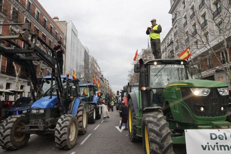Les agriculteurs espagnols bloquent la capitale et font pression sur le gouvernement