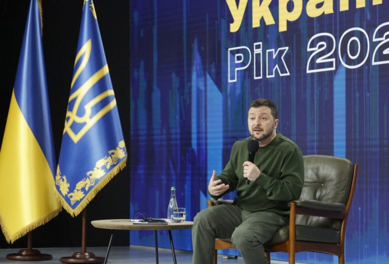 La Russie devrait lancer une nouvelle offensive d’ici mai, selon Volodymyr Zelensky