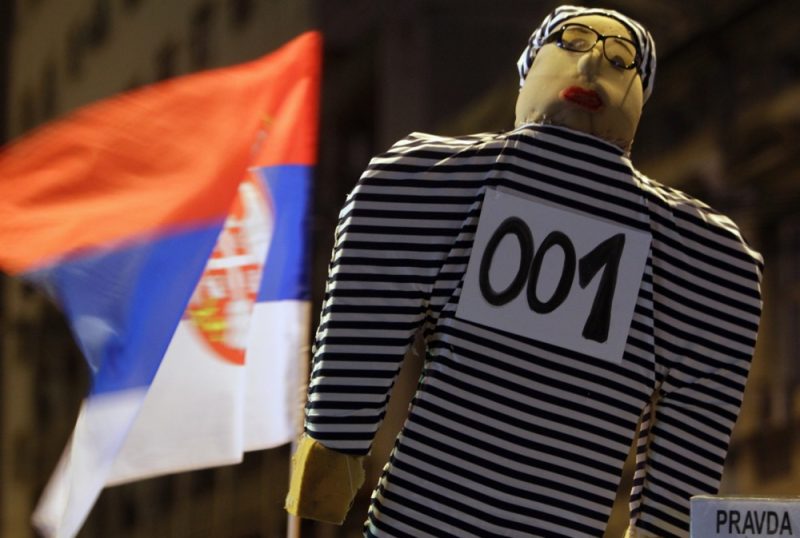 Effigie du président serbe Aleksandar Vučić brûlée en Croatie : les relations des deux pays se détériorent