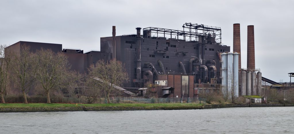 Abandoned_Chertal_steel_factory_in_Oupeye,_Belgium_(DSCF3306)
