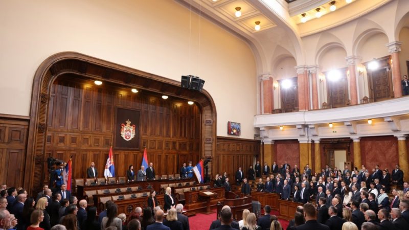 Nouveau parlement en Serbie, malgré les protestations de l’opposition