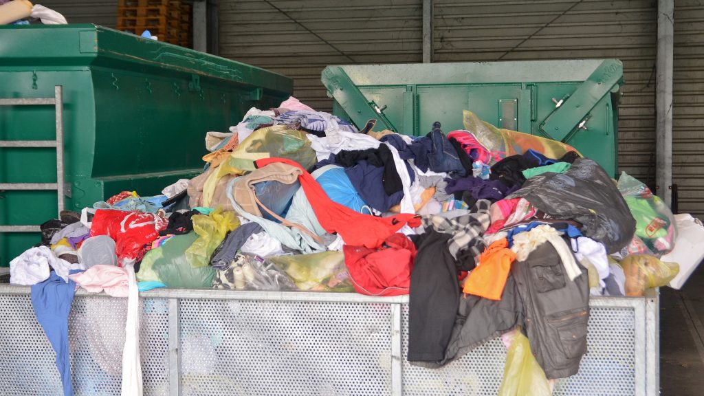 Directive sur la gestion des déchets textiles : les Polonais cherchent à contourner les règles de collecte
