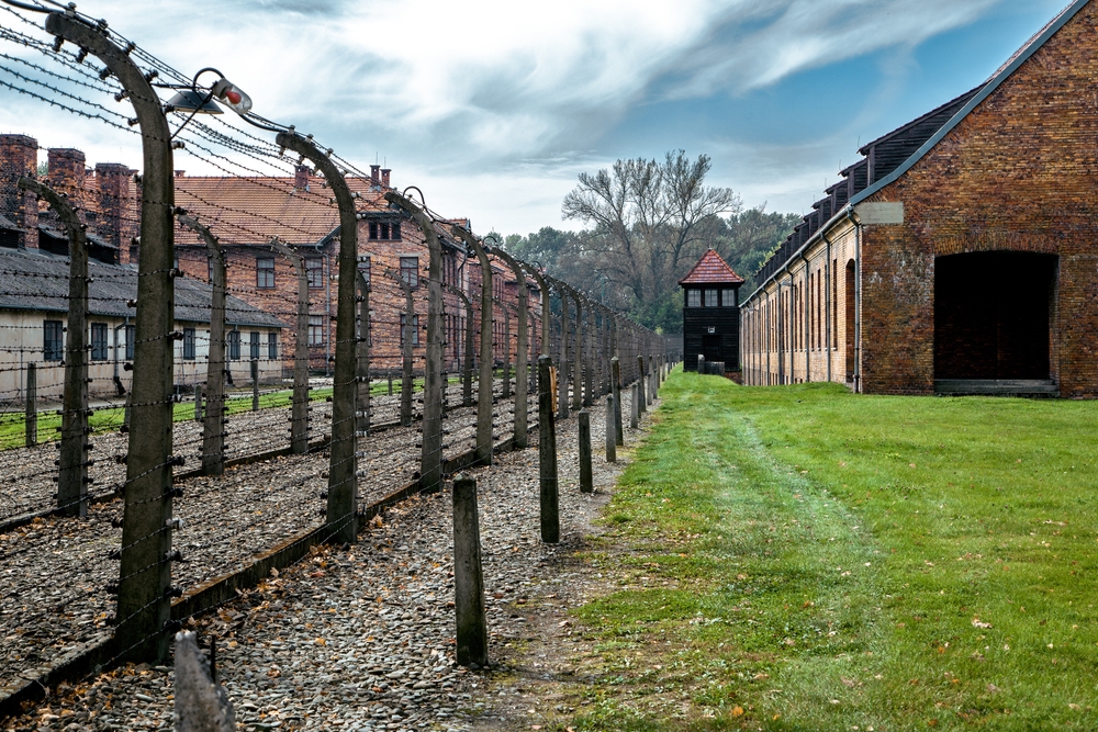 Electric,Fence,Courtyard,,Auschwitz,Birkenau,Concentration,Camp,Poland