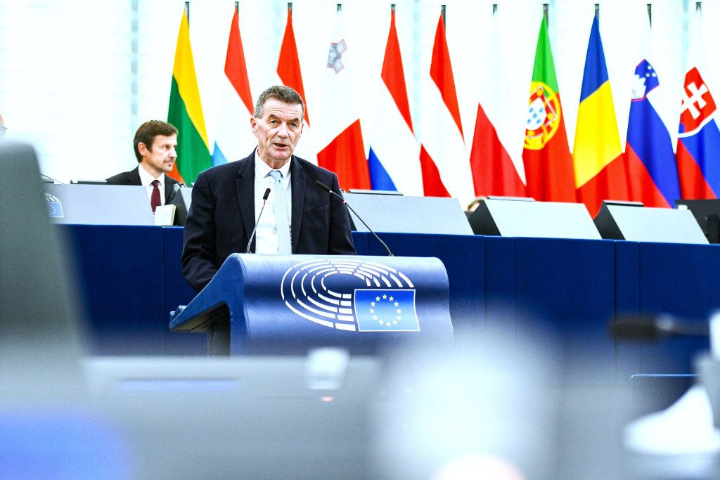 EP-157398D_Plenary_18_Auditors