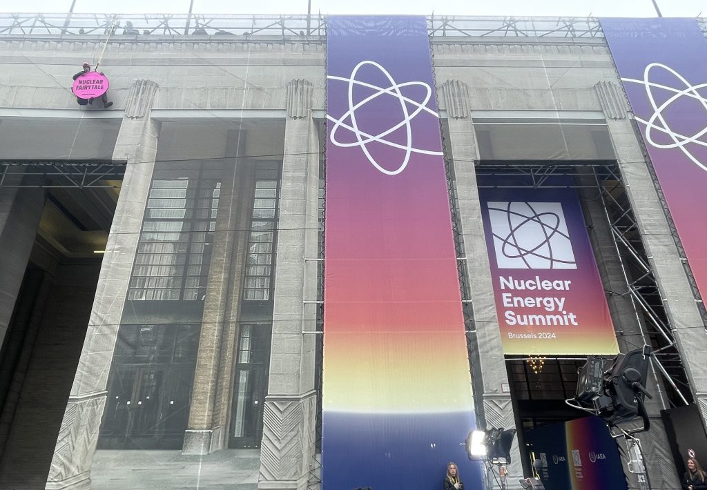 Greenpeace perturbe le sommet international sur le nucléaire à Bruxelles